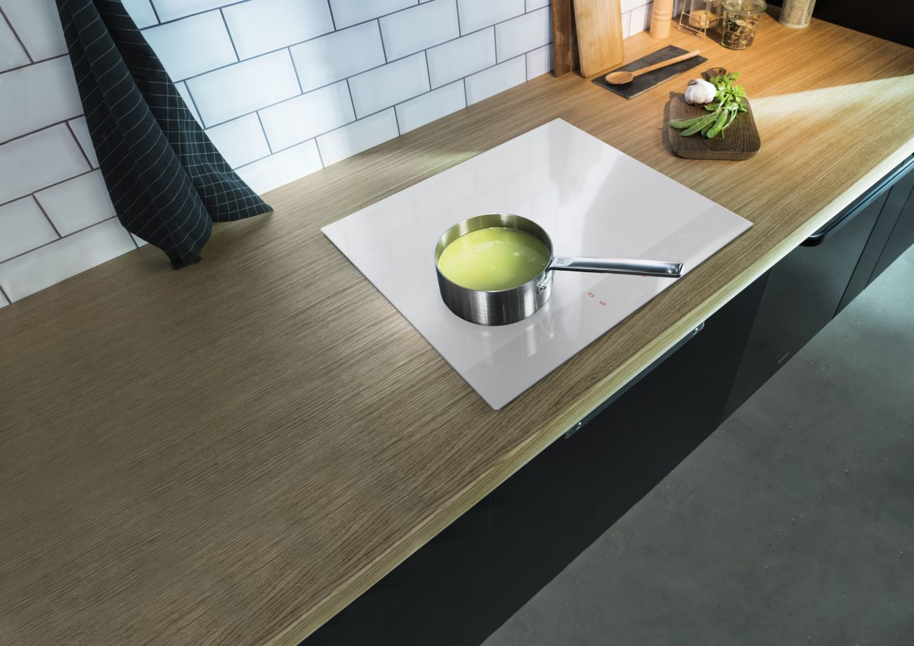Gorenje_indukcijska_ploca_za_kuhanje_GI6421SYW_0.jpg
