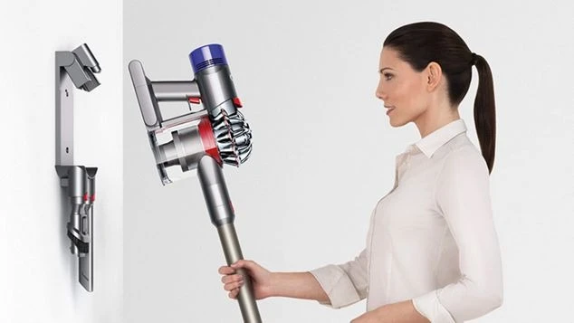 Bezicni_stapni_usisavac_Dyson_V8_Total_Clean_(443093)_5.jpg