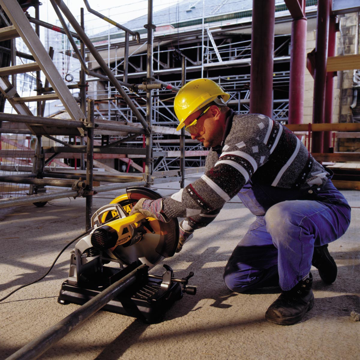 Pila_za_metal_DeWalt_DW872_2200_W_2.JPG