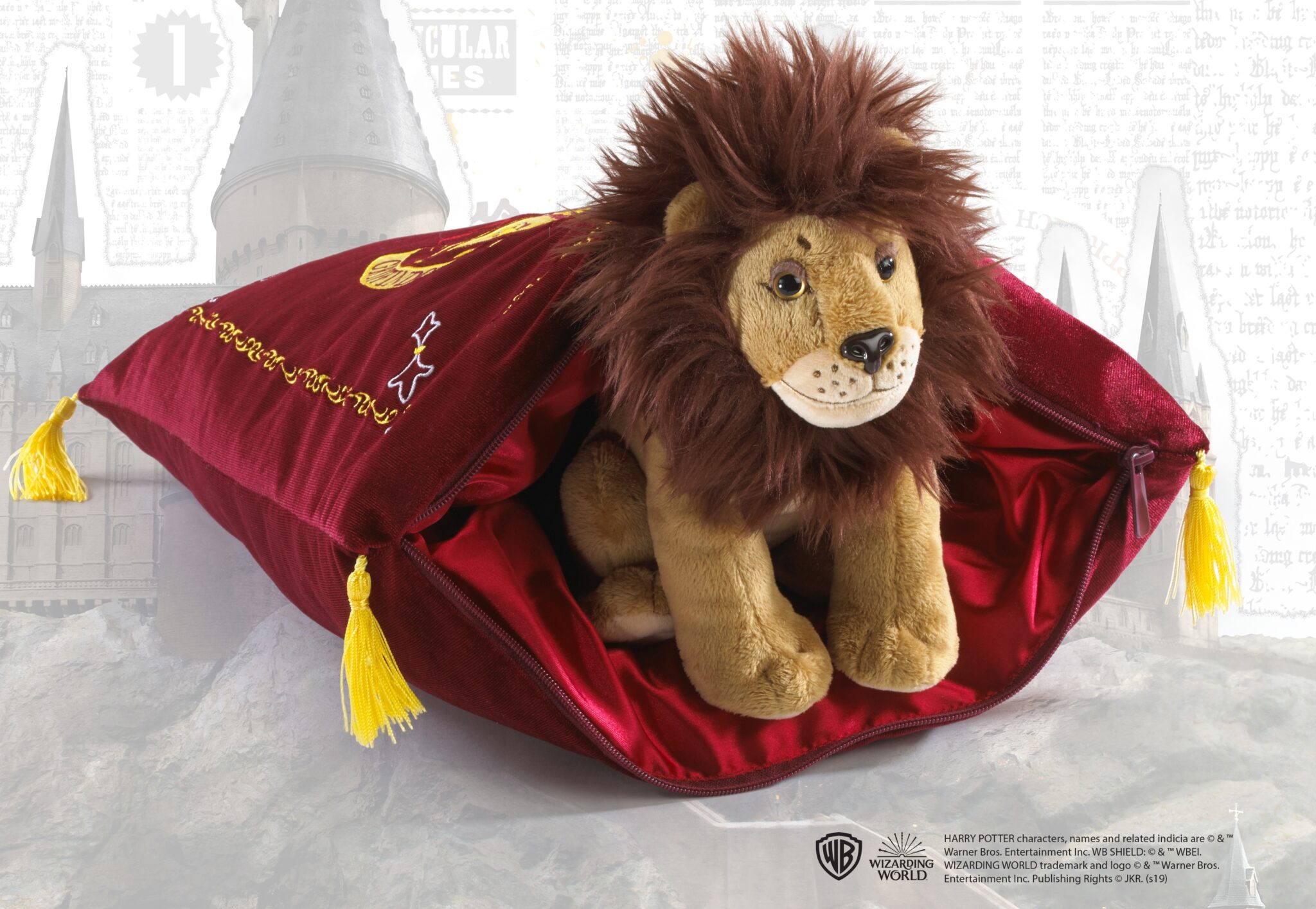 Figurica_Noble_Collection___Harry_Potter,_Maskota_i_jastuk_kuce_Gryffindor_4.jpeg