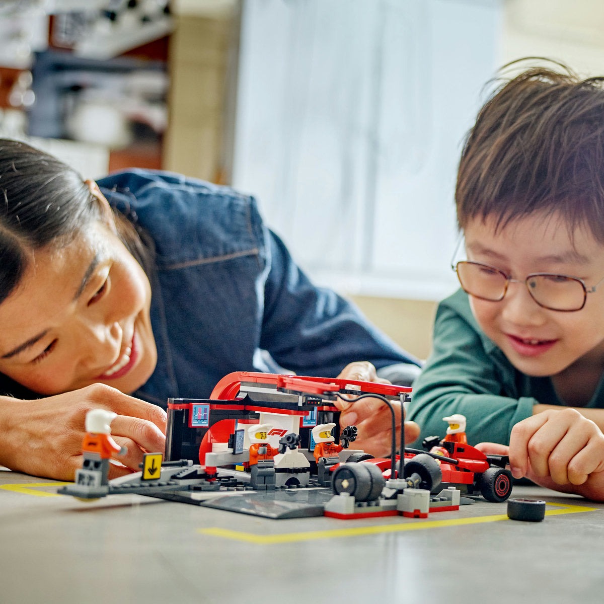 LEGO®_CITY_60443_Boks_i_posada_za_F1®_s_autom_Ferrari_0.jpg