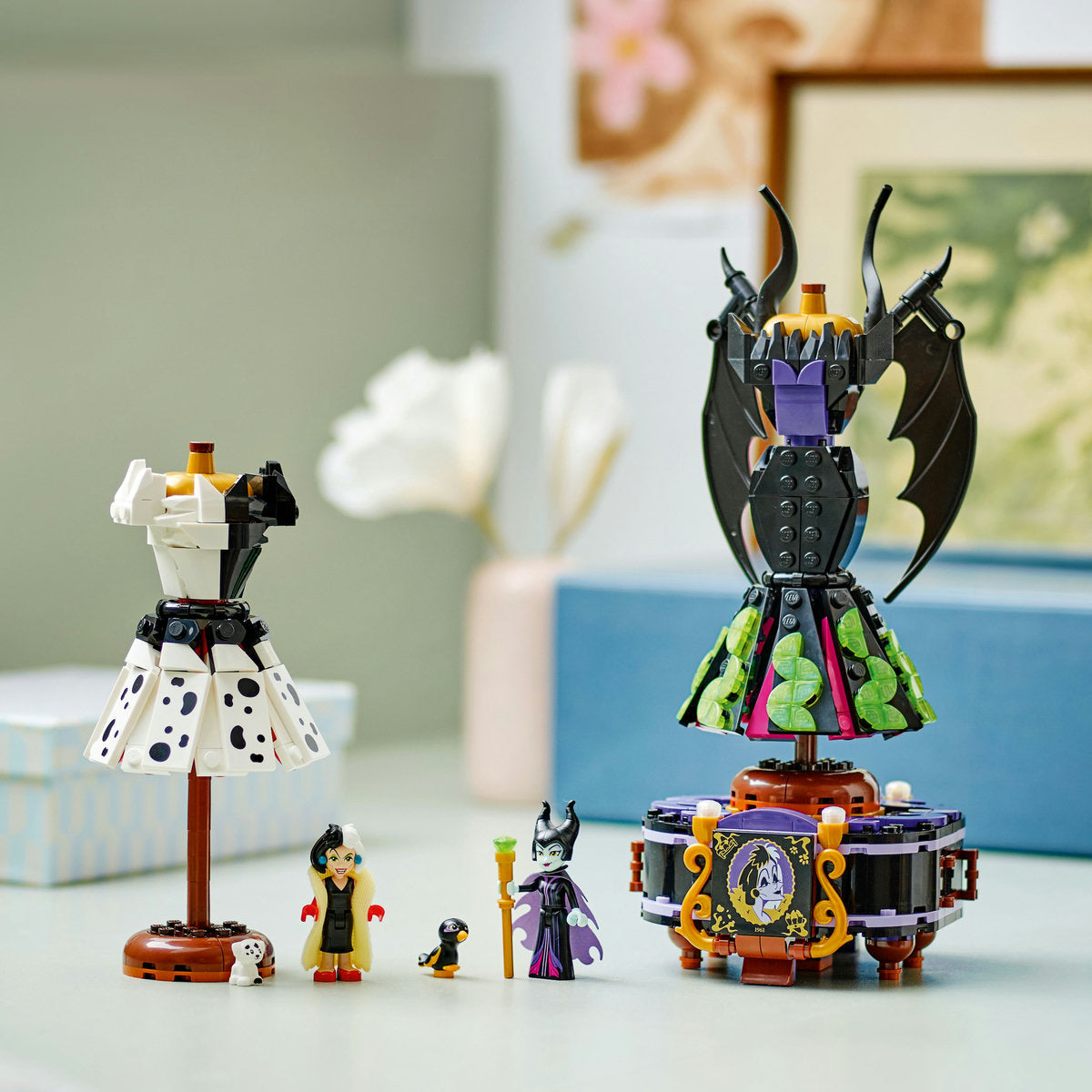 LEGO®_DISNEY_CLASSIC_43262_Haljine_Zlurade_i_Cruelle_De_Vil_1.jpg