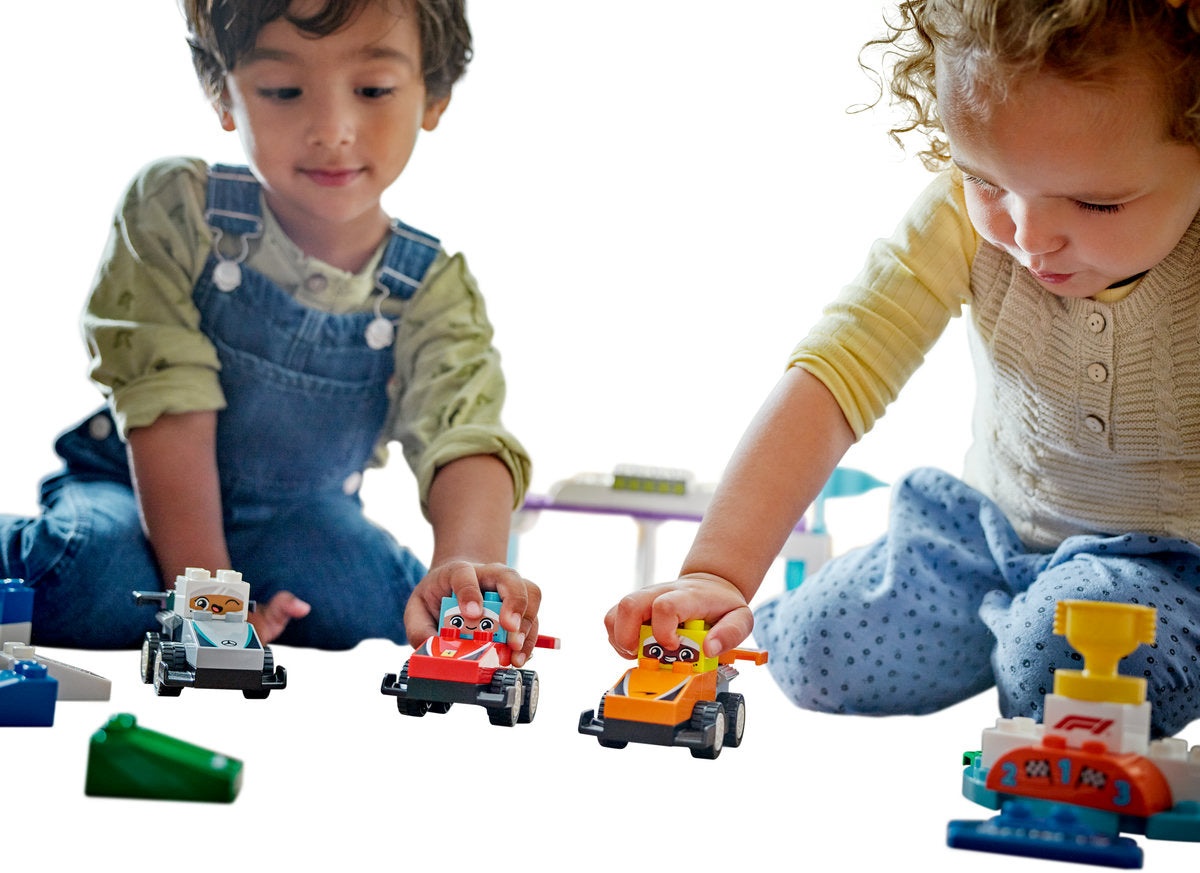 LEGO®_DUPLO®_10445_Trkaci_automobili_i_vozaci_timova_za_F1®_0.jpg