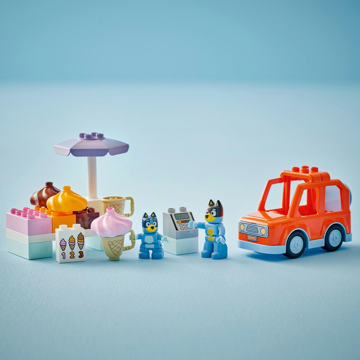 LEGO®_DUPLO®_10458_Bluey_u_voznji_do_sladoleda_2.jpg
