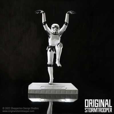 Figurica_Nemesis_Now_STORMTROOPER_CRANE_KICK_20_5CM_0.jpg