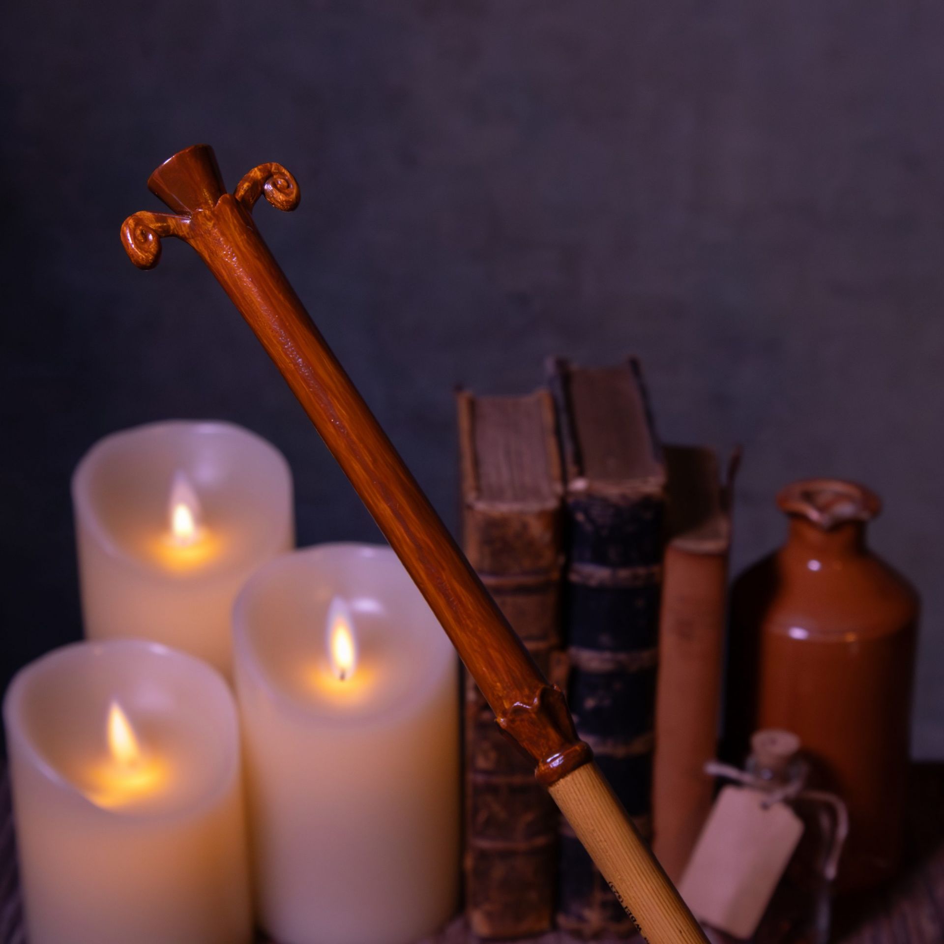 Figurica_Noble_Collection___HARRY_POTTER_GILDEROY_LOCKHART_WAND_IN_OLLIVANDERS_BOX_0.jpg