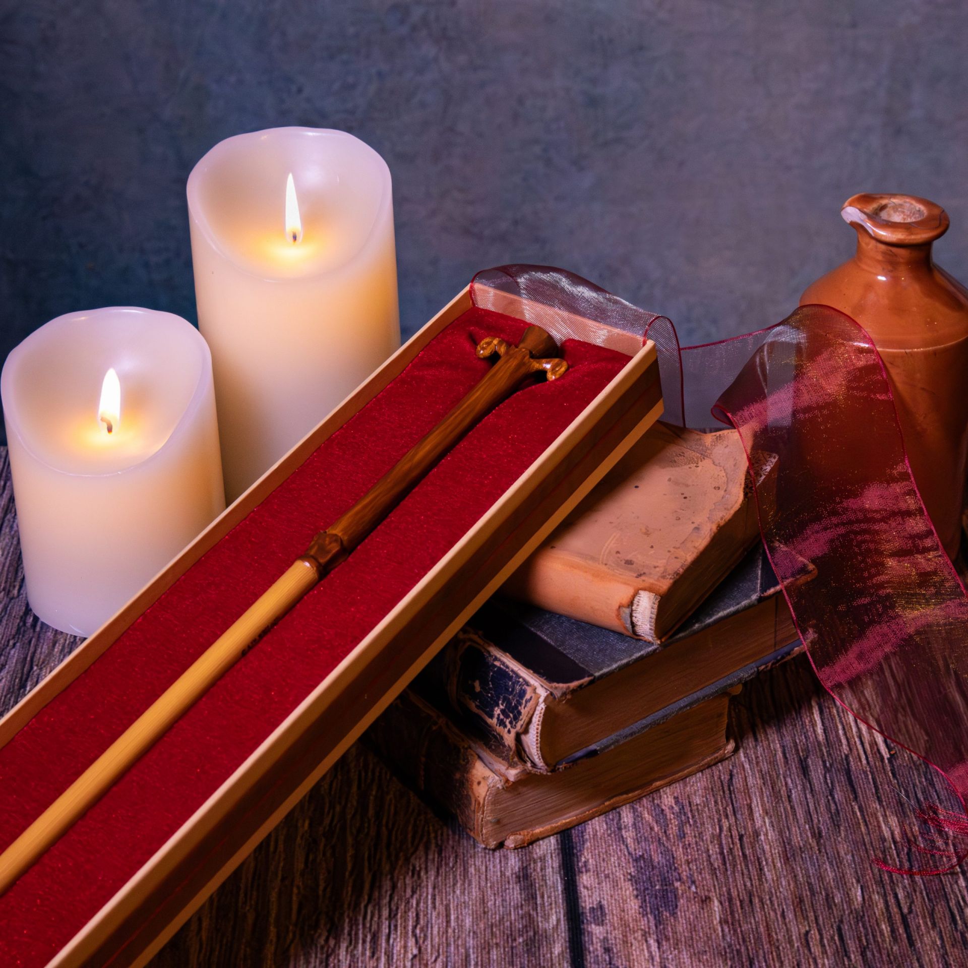 Figurica_Noble_Collection___HARRY_POTTER_GILDEROY_LOCKHART_WAND_IN_OLLIVANDERS_BOX_0.jpg