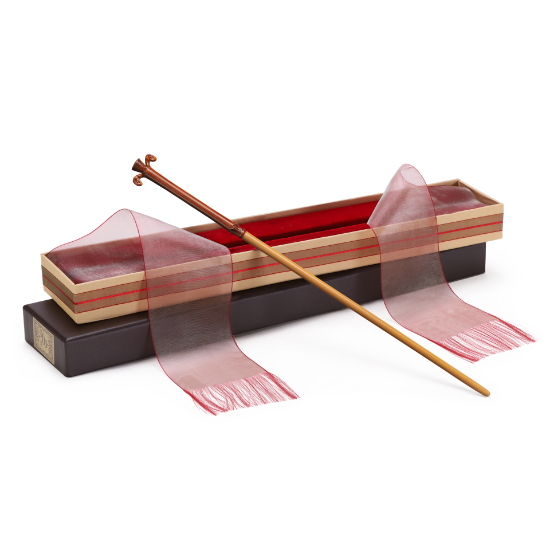 Figurica_Noble_Collection___HARRY_POTTER_GILDEROY_LOCKHART_WAND_IN_OLLIVANDERS_BOX_1.jpg
