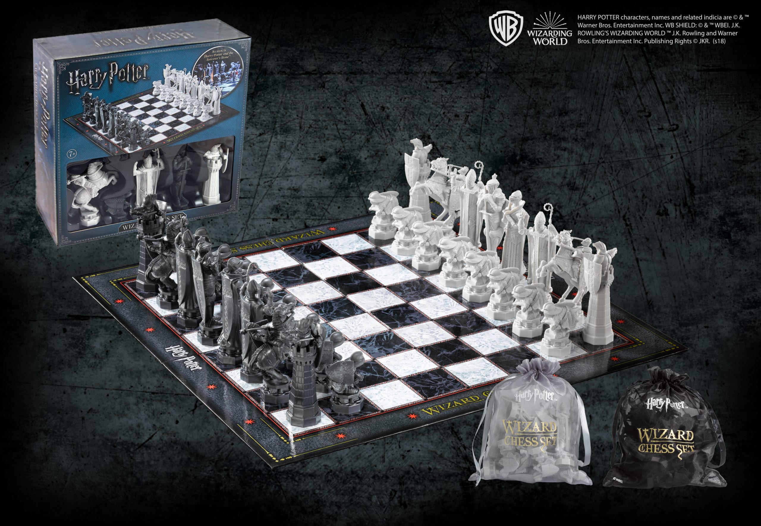 Figurica_Noble_Collection___HARRY_POTTER___GIFTS___WIZARDS_CHESS_SET_0.jpg