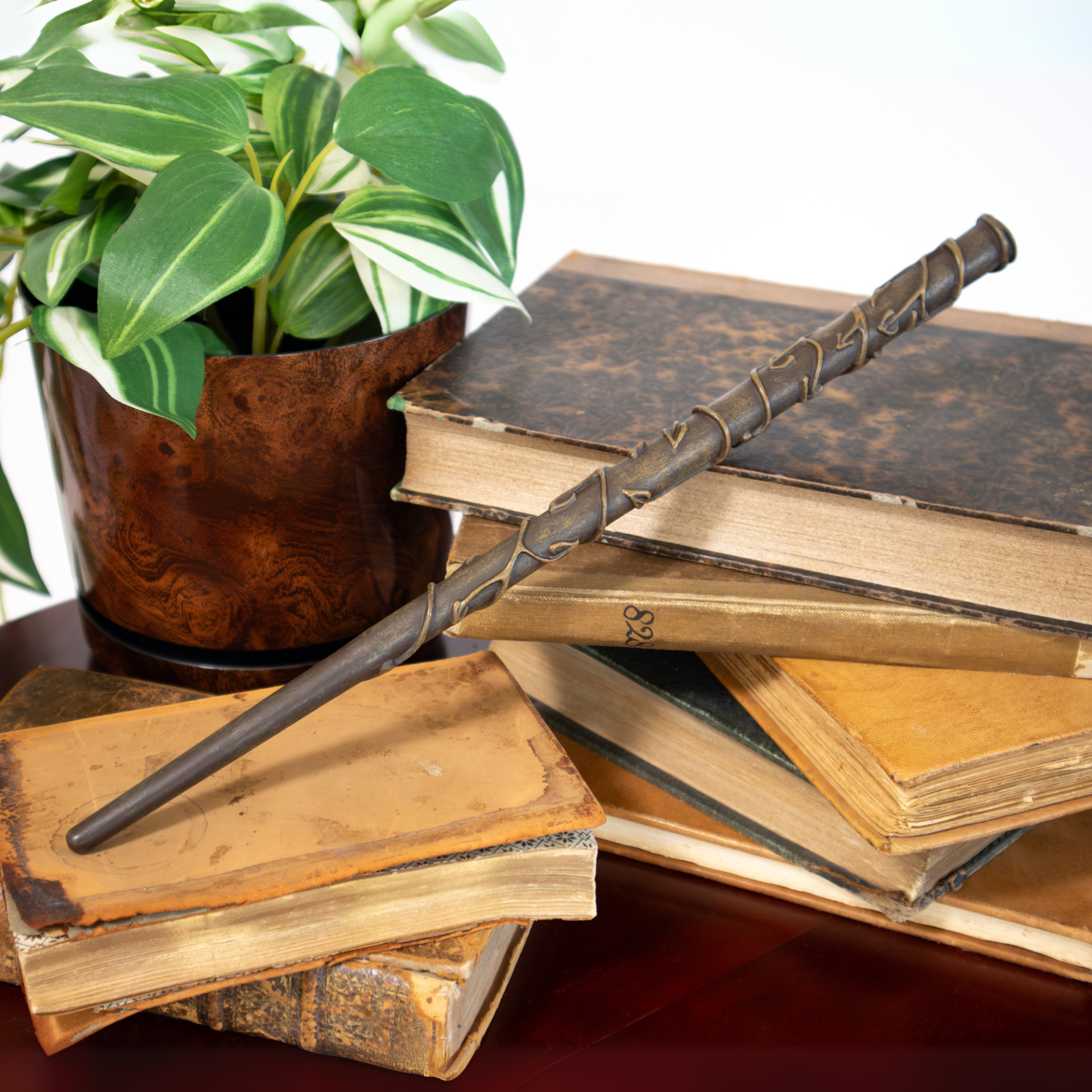 Figurica_Noble_Collection___Harry_Potter___Wands___Hermione_Grangers_Wand_0.png