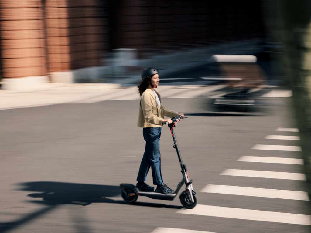 Elektricni_romobil_Segway_F3_E_11.jpg