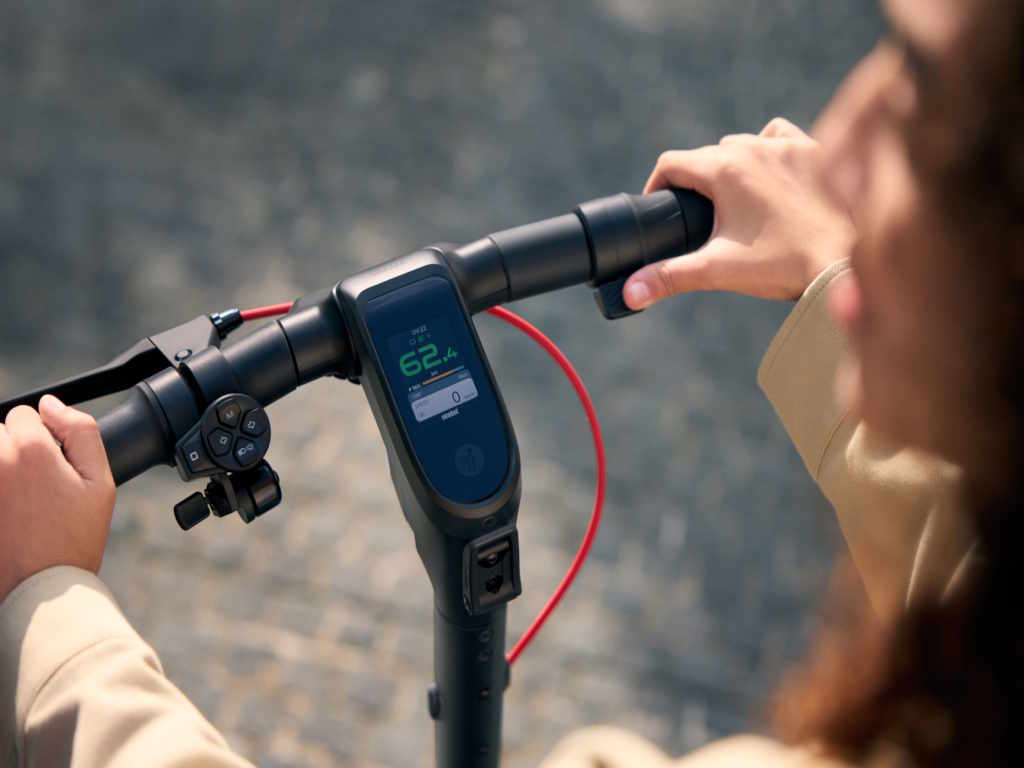Elektricni_romobil_Segway_F3_E_6.jpg