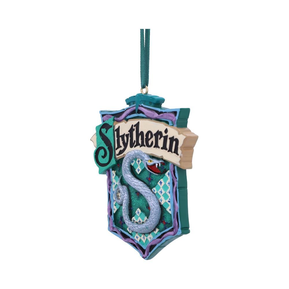 Viseci_ukras_Nemesis_Now_HARRY_POTTER_SLYTHERIN_CREST_HANGING_ORNAMENT_8CM_1.jpg
