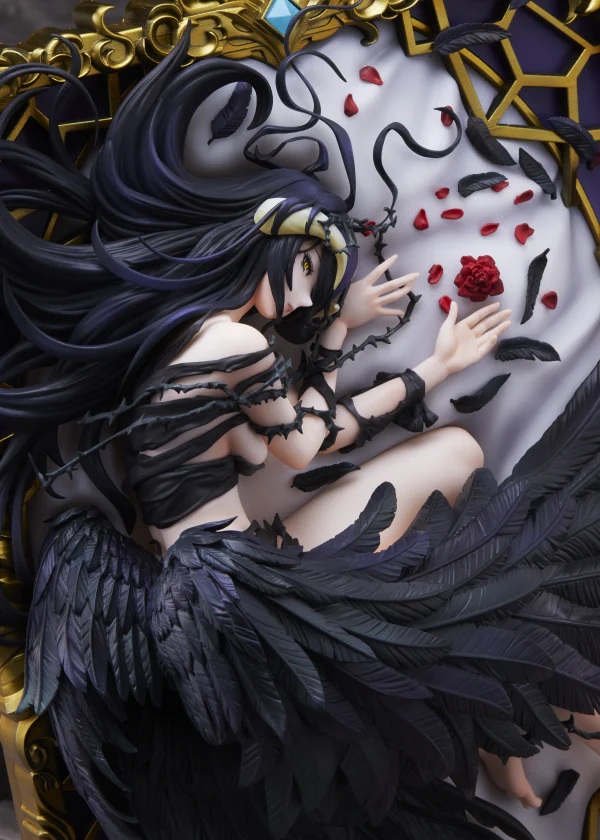 Figura_OVERLORD_1_7_SCALE_FIGURE___ALBEDO_(ENDING_VER__ART_BY_SO_BIN)_1.jpg