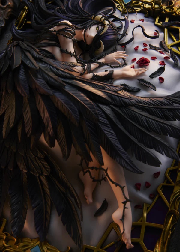 Figura_OVERLORD_1_7_SCALE_FIGURE___ALBEDO_(ENDING_VER__ART_BY_SO_BIN)_13.jpg