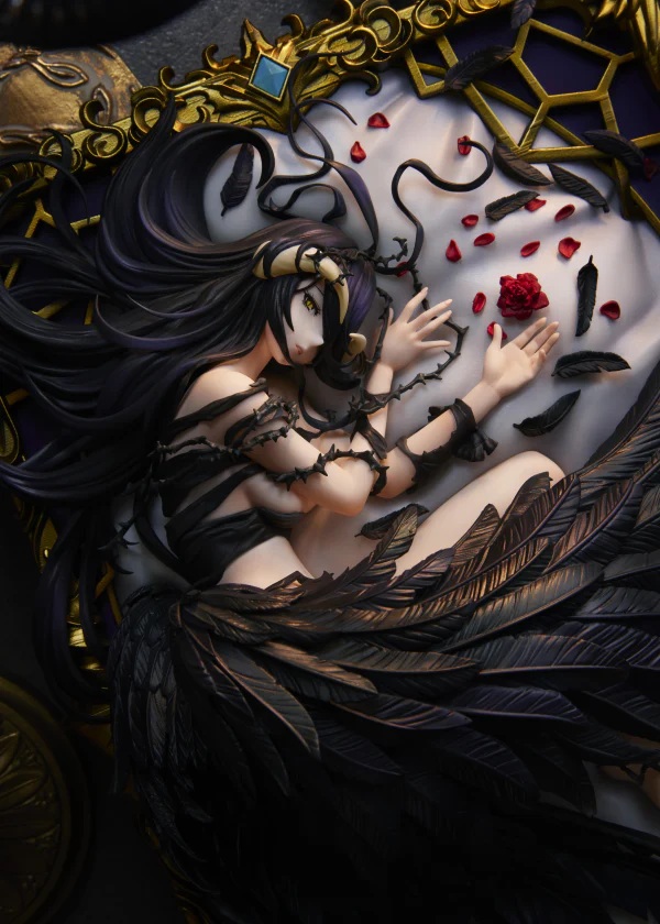 Figura_OVERLORD_1_7_SCALE_FIGURE___ALBEDO_(ENDING_VER__ART_BY_SO_BIN)_2.jpg