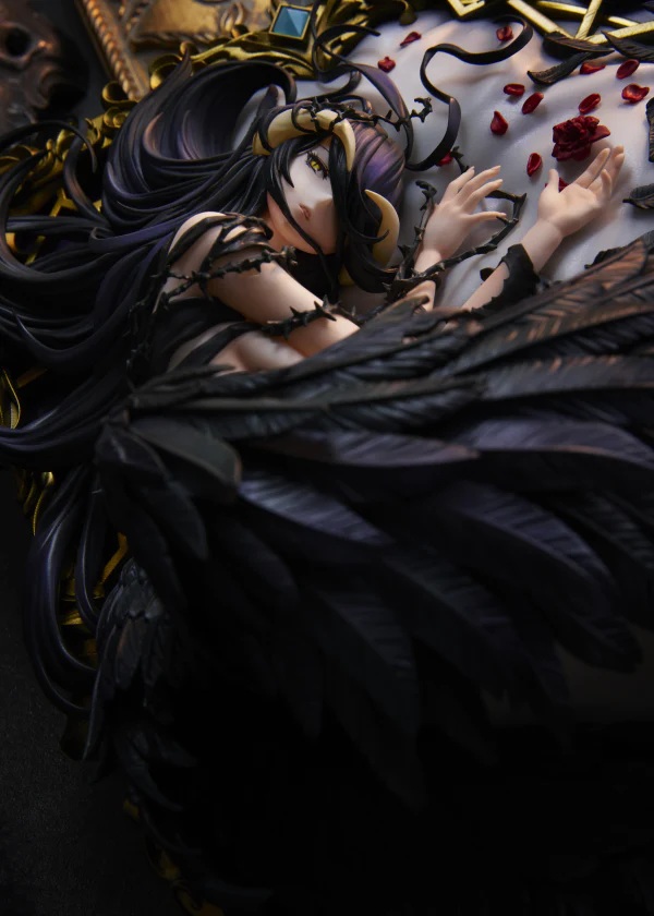 Figura_OVERLORD_1_7_SCALE_FIGURE___ALBEDO_(ENDING_VER__ART_BY_SO_BIN)_7.jpg