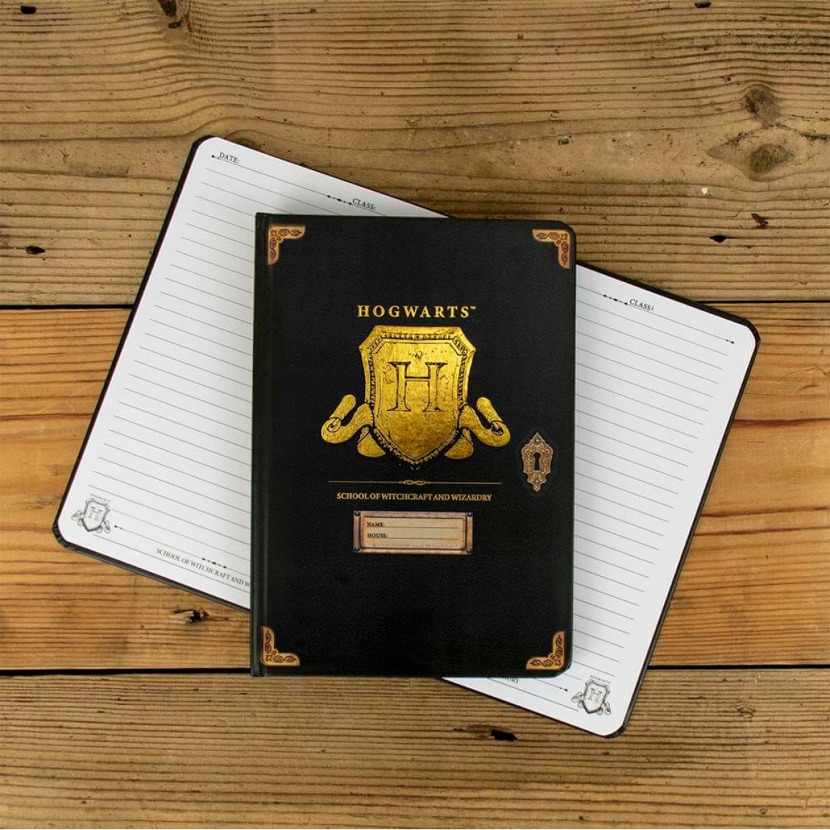 Biljeznica_Blue_Sky_Harry_Potter_A5_Casebound_Notebook___Hogwarts_Shield_1.jpg